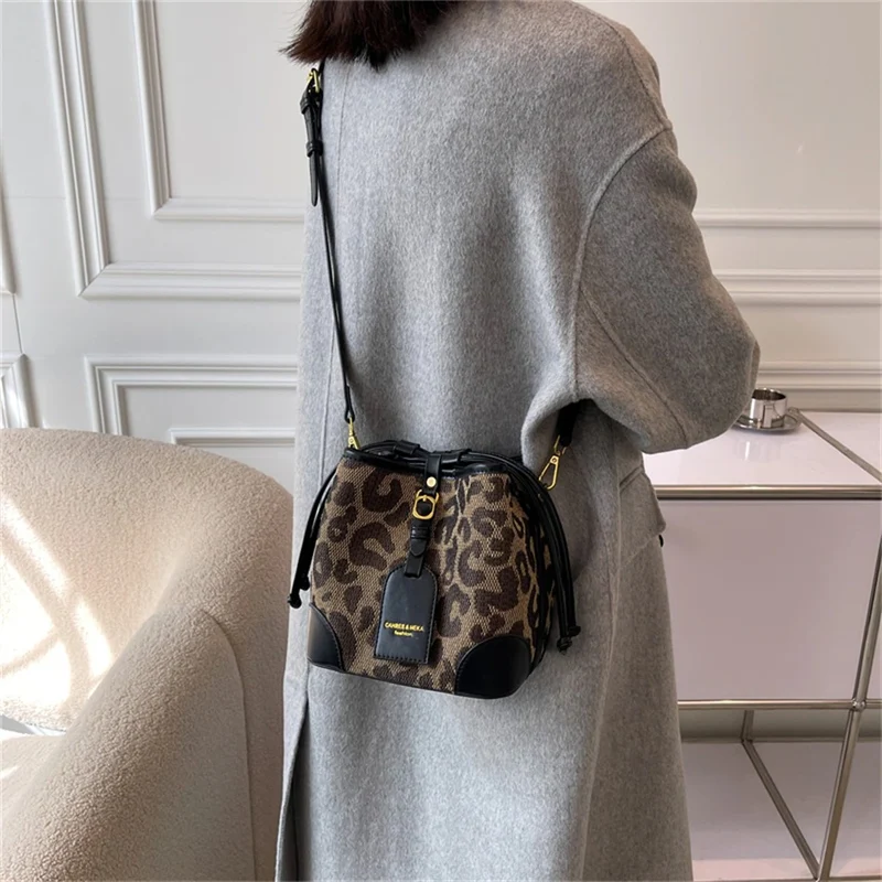 Sac seau Léopard Noir