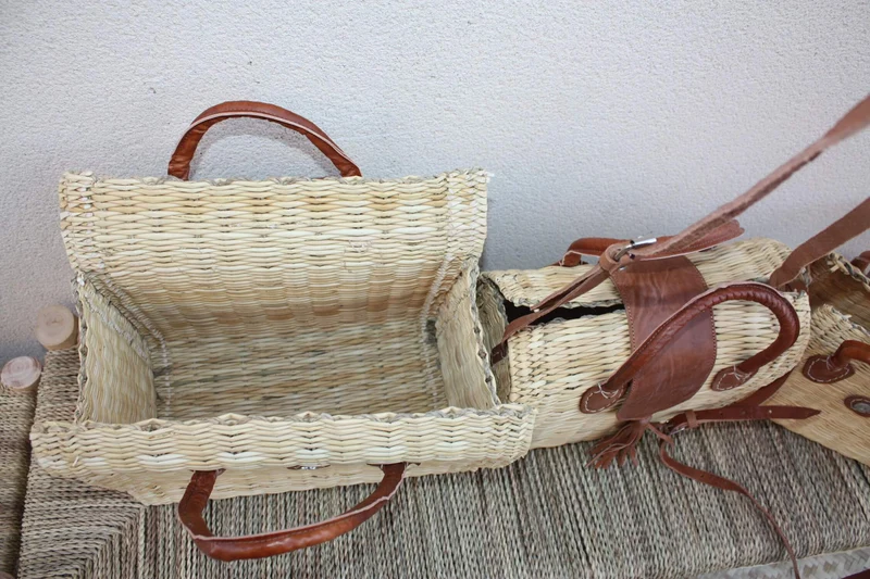 Panier tressé fermé rabat cuir - Sac à main bandoulière / Cabas à courses chic : 3 Modèles au choix ! CRÉATION UNIQUE