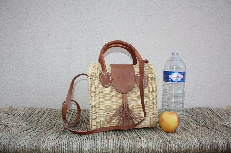 Panier tressé fermé rabat cuir - Sac à main bandoulière / Cabas à courses chic : 3 Modèles au choix ! CRÉATION UNIQUE