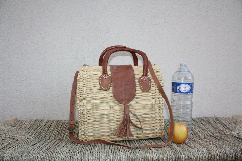 Panier tressé fermé rabat cuir - Sac à main bandoulière / Cabas à courses chic : 3 Modèles au choix ! CRÉATION UNIQUE