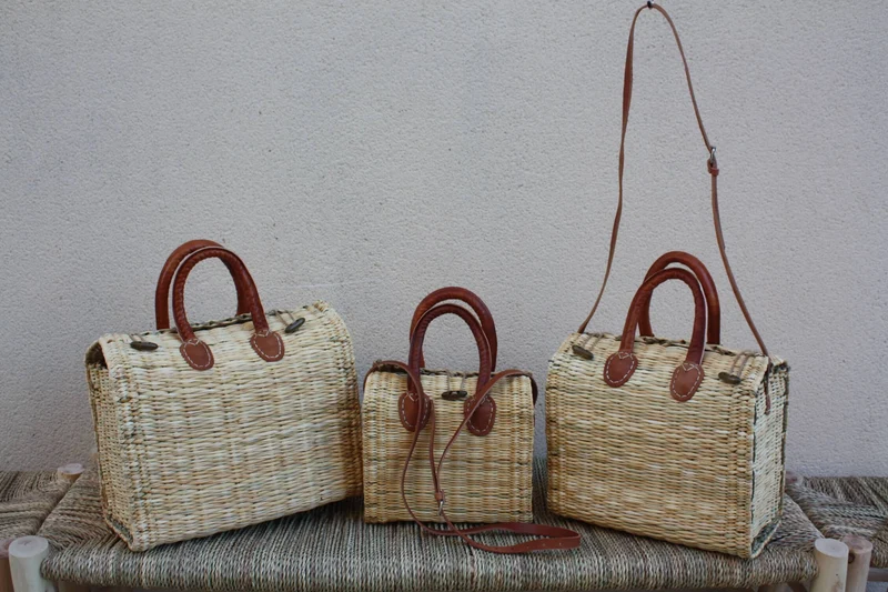 Panier tressé fermé bouton bois - Sac à main bandoulière / Cabas à courses chic : Choisissez celui qui vous convient ! CRÉATION UNIQUE