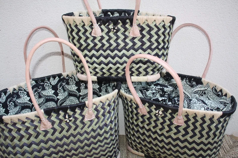 Panier de courses NOIR & NATUREL de MADAGASCAR - Sac Pochon Tissu Noir - Cabas tressé main - 3 tailles - plage osier marché paille rotin