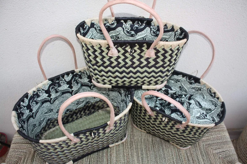 Panier de courses NOIR & NATUREL de MADAGASCAR - Sac Pochon Tissu Noir - Cabas tressé main - 3 tailles - plage osier marché paille rotin