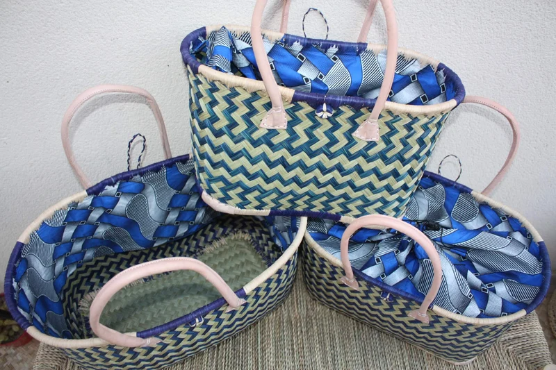 Panier de courses BLEU & NATUREL de MADAGASCAR - Sac Pochon Tissu Bleu - Cabas tressé main - 3 tailles - plage osier marché paille rotin