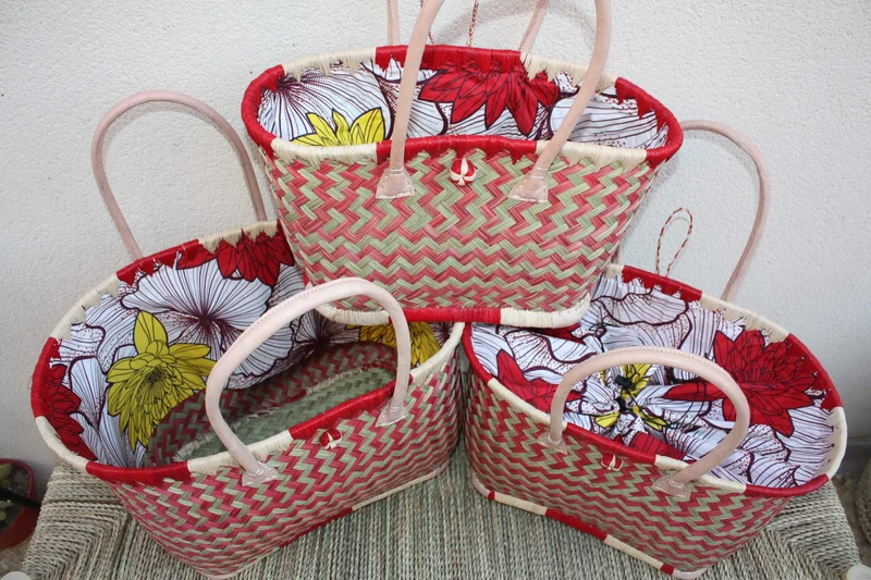 Panier à courses ROUGE & NATUREL de MADAGASCAR - Sac Pochon Tissu Wax - Cabas tressé à la main - 3 tailles - plage osier marché paille rotin