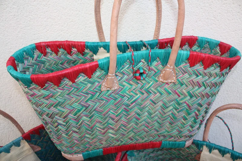 Cabas à courses de Madagascar - Panier Turquoise & Rouge - Sac tressé Artisanal - 3 tailles au choix -