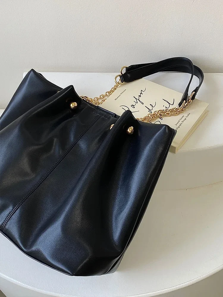 sac à main seau noir
