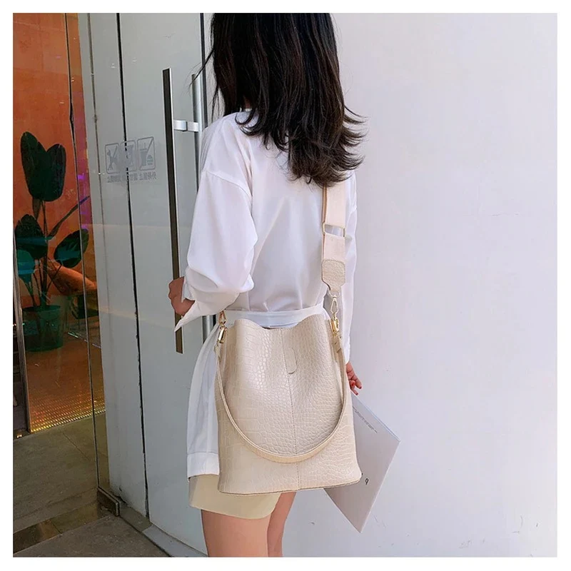 Sac seau cuir blanc cassé