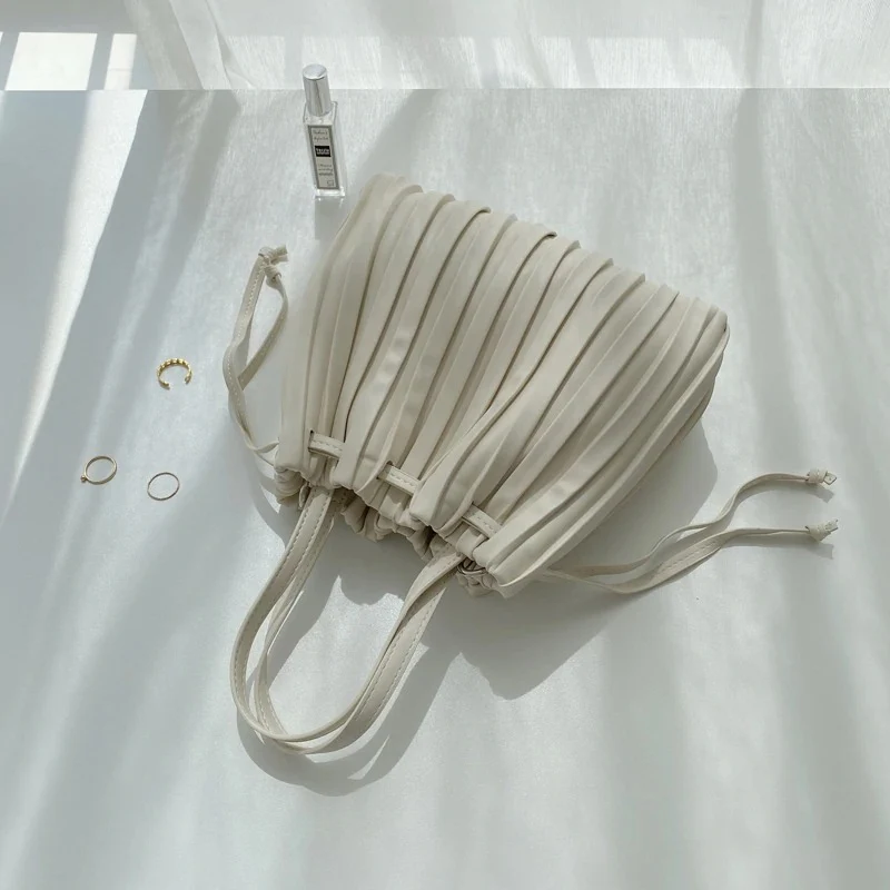 Sac plissé en beige