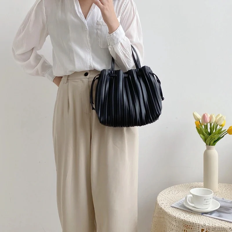 Sac plissé en noir