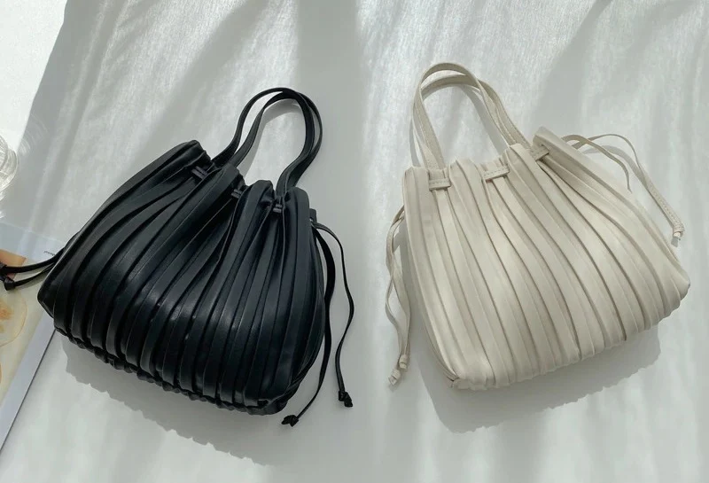 Sac plissé en noir