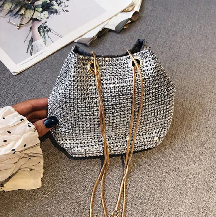 Sac seau argenté en strass