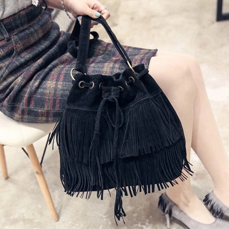 Sac seau à franges en noir