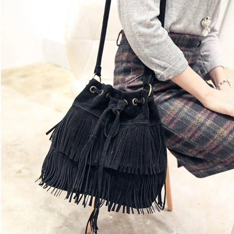 Sac seau à franges en noir