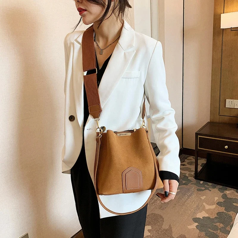 Sac seau daim camel