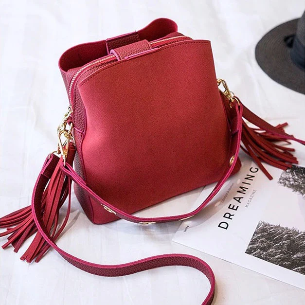 Sac seau daim rouge