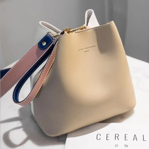 Sac seau triangle beige et blanc