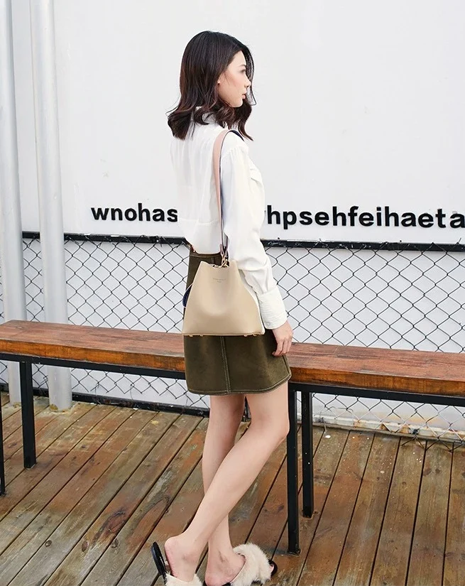 Sac seau triangle beige et blanc