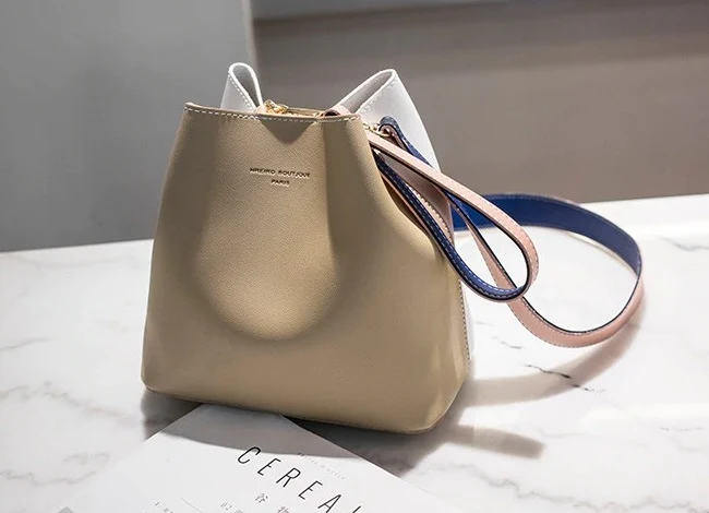 Sac seau triangle beige et blanc