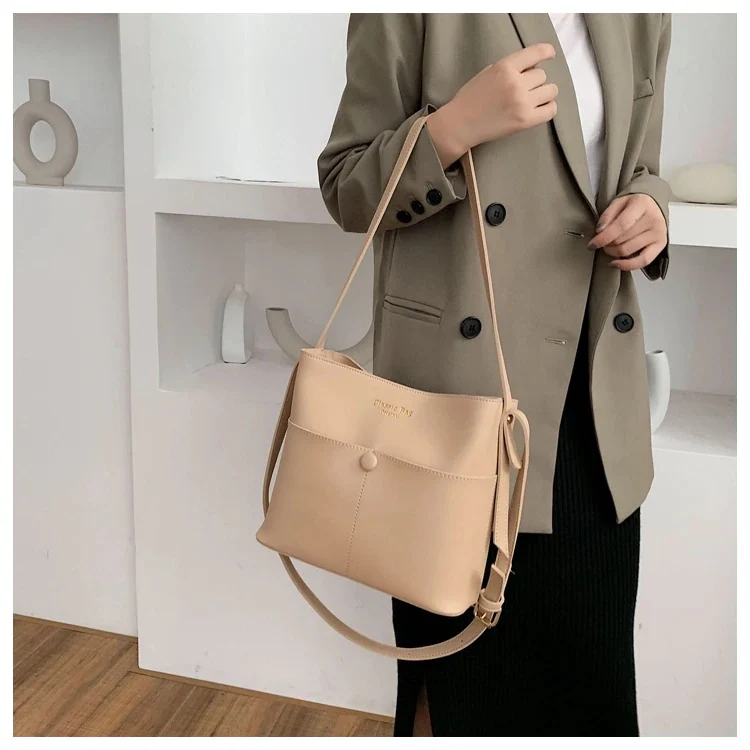 Sac seau crème avec poches