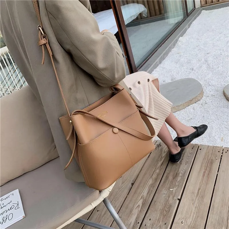 Sac seau camel avec poches