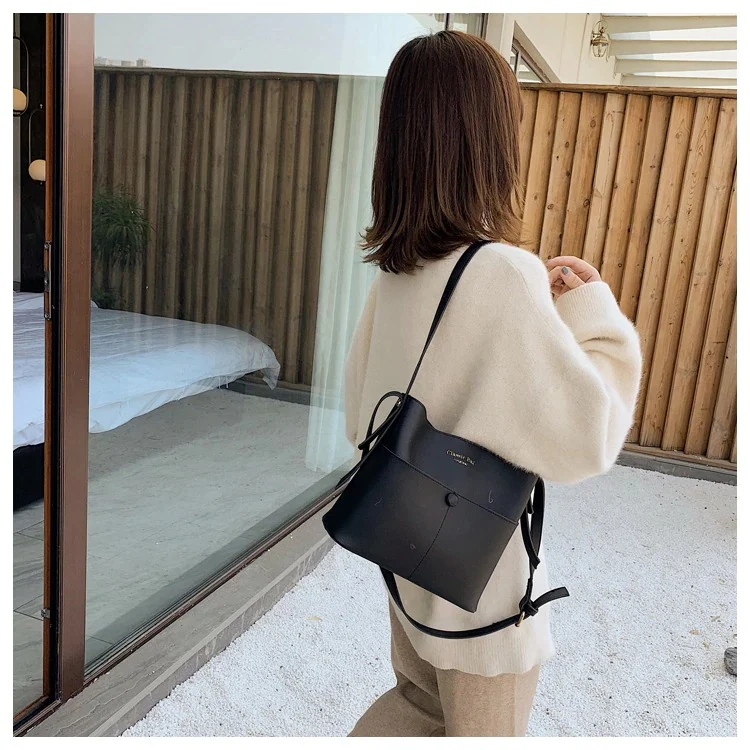 Sac noir avec poches