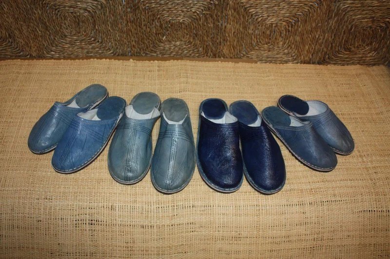 Babouches en cuir, chaussons en cuir, mules en cuir - BLEU - confortables, facile à enfiler, artisanales - Homme & Femme - Du 36 au 45 !