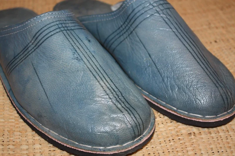 Babouches en cuir, chaussons en cuir, mules en cuir - BLEU - confortables, facile à enfiler, artisanales - Homme & Femme - Du 36 au 45 !