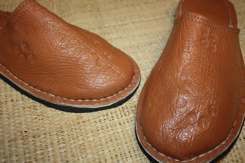 Babouches en cuir, chaussons en cuir, mules en cuir - confortables, facile à enfiler, artisanales - Homme & Femme - Du 36 au 45 !