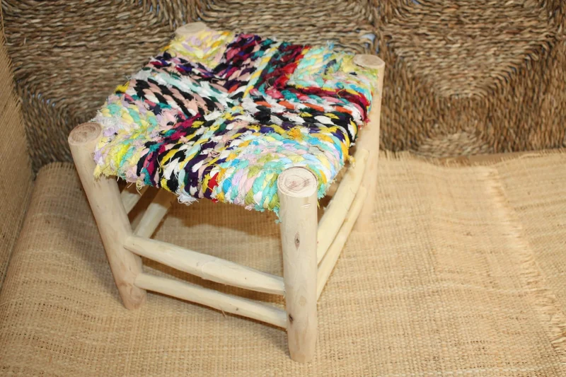 TABOURET MAROCAIN - Bois d'Eucalyptus & Tissu recyclé - Artisanat Naturel - Décoration Durable