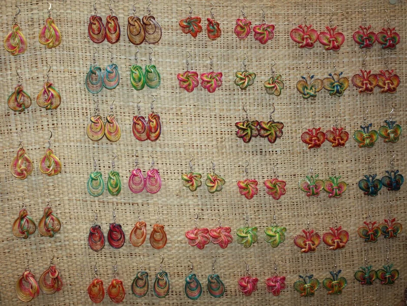 Boucles d'oreilles en Bambou - Artisanat Fait Main - Légères et colorées !