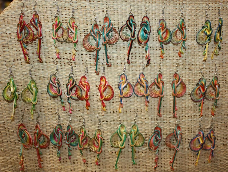 Boucles d'oreilles en Bambou - Artisanat Fait Main - Légères et colorées !