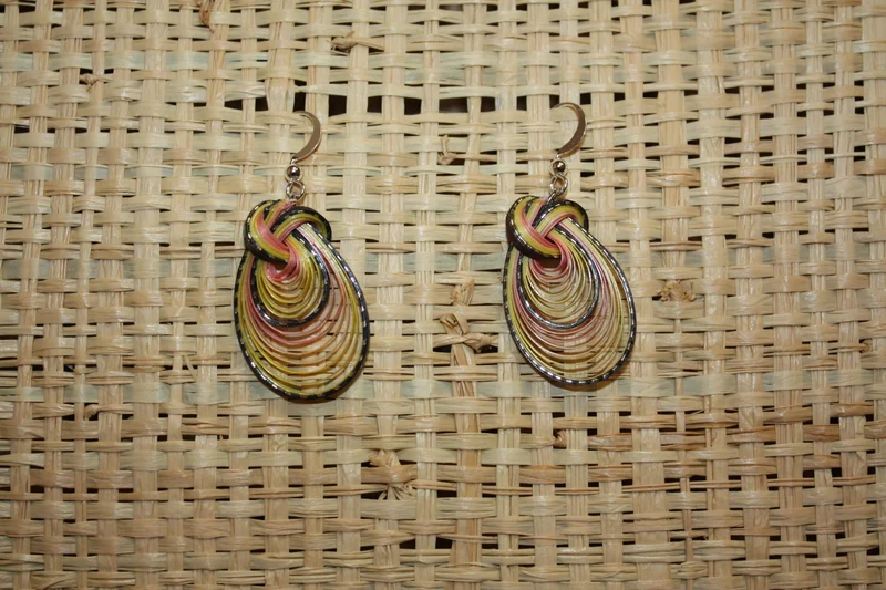 Boucles d'oreilles en Bambou - Artisanat Fait Main - Légères et colorées !
