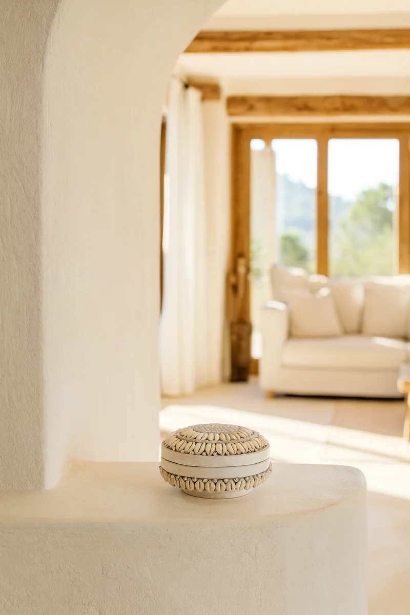 Koloa - Boîte en bambou ornée de coquillages blancs