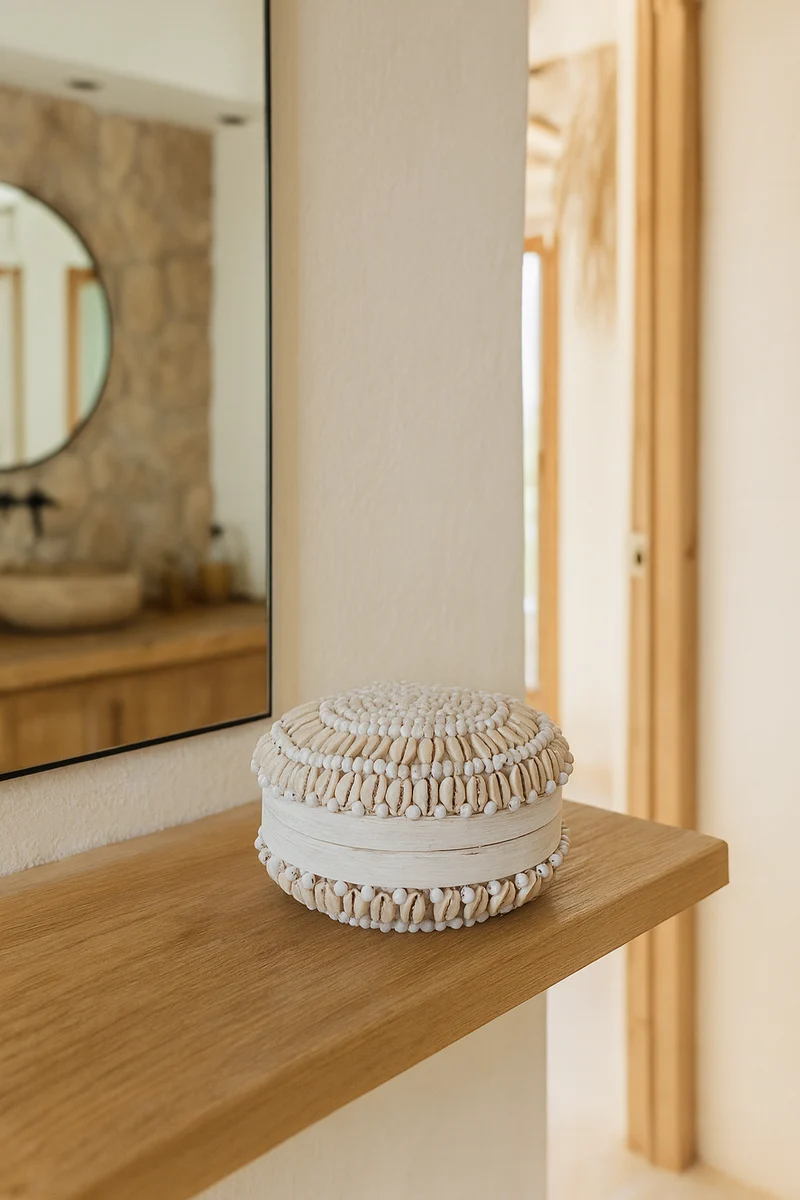 Koloa - Boîte en bambou ornée de coquillages blancs