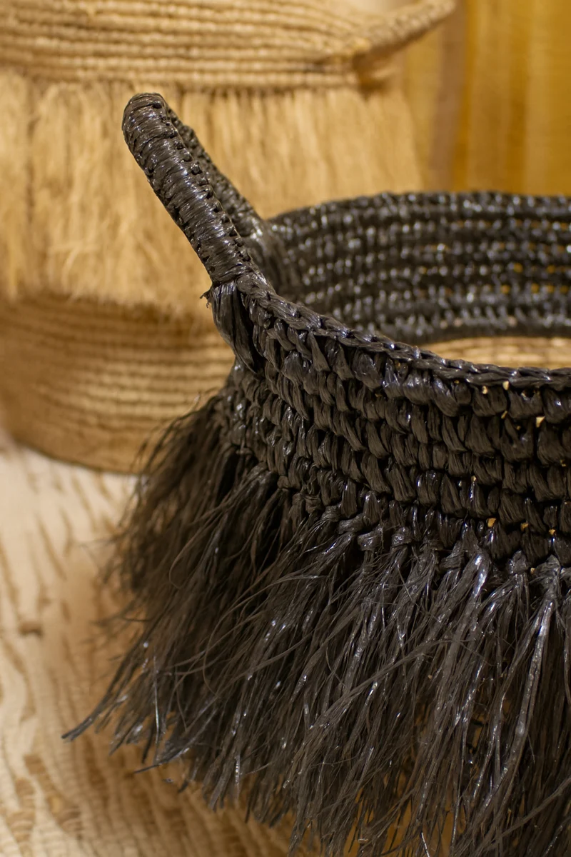 Zalo - Panier en abaca avec franges noires