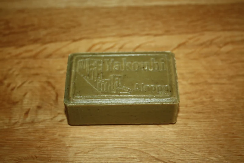 Savon d'Alep YAKOUBI - 100% Naturel - boutons, acnés, rougeurs - Tous types de peaux