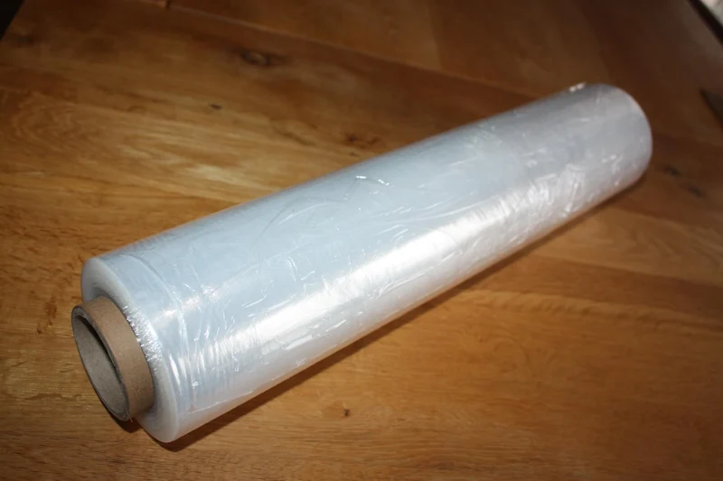 Rouleau de film étirable pour palettes - TRANSPARENT - 300 Mètres de long x 45cm de large