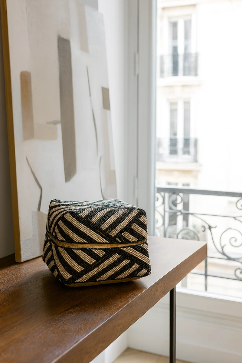 Bao - Boîte en bambou ornée de perles noires et taupes