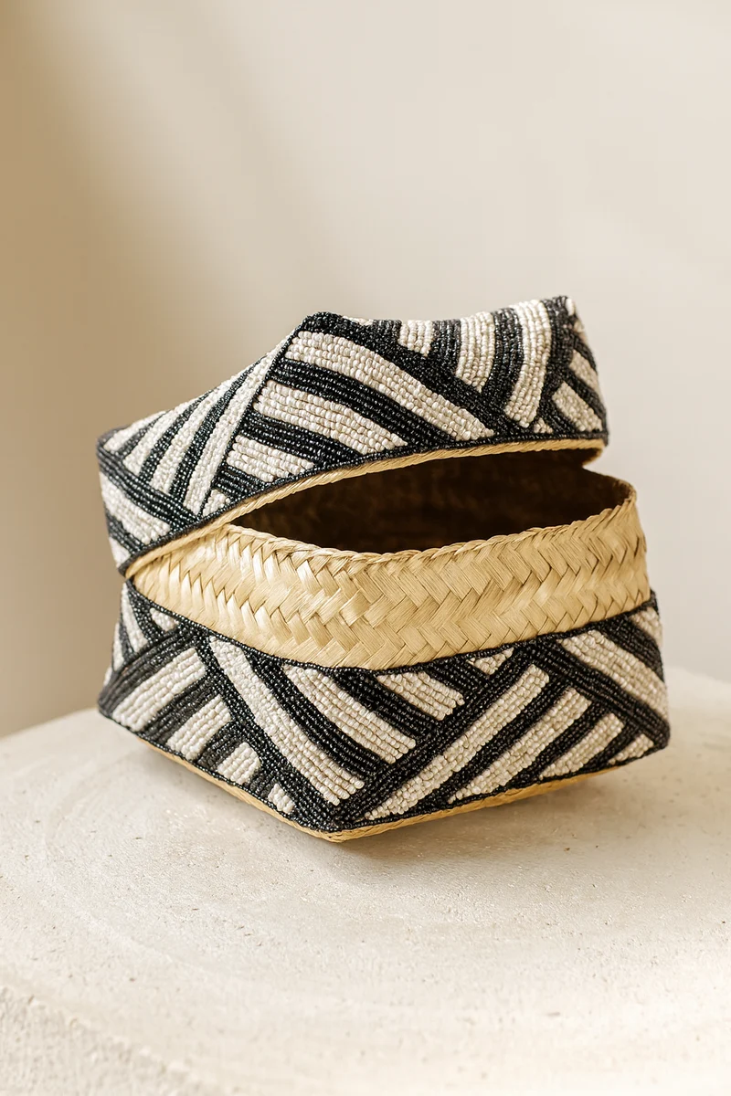 Bao - Boîte en bambou ornée de perles noires et taupes
