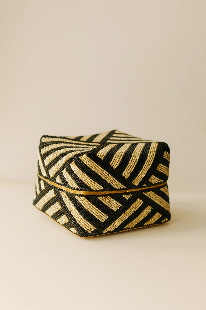 Bao - Boîte en bambou ornée de perles noires et taupes