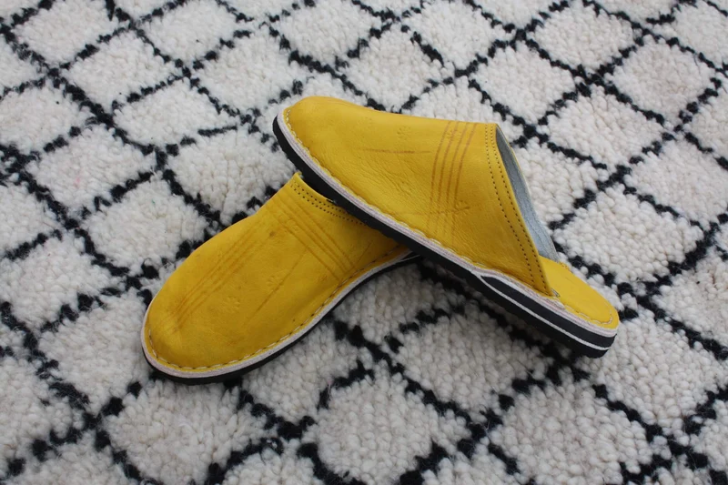 SUPERBE BABOUCHES Cuir JAUNE - Fabrication Marocaine 100% Artisanale - Homme & Femme - Du 35 au 45 -