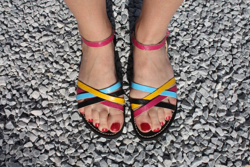SANDALES FEMME en CUIR - Lanières Croisées Multicolores + Attaches talons - Du 35 au 42 - Confort été Style -