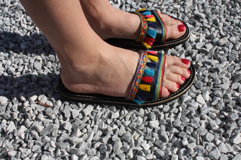 Sandales Cuir Noir - Été Femme - Lanières & Pompons - Confort Tong - Du 35 au 43 -