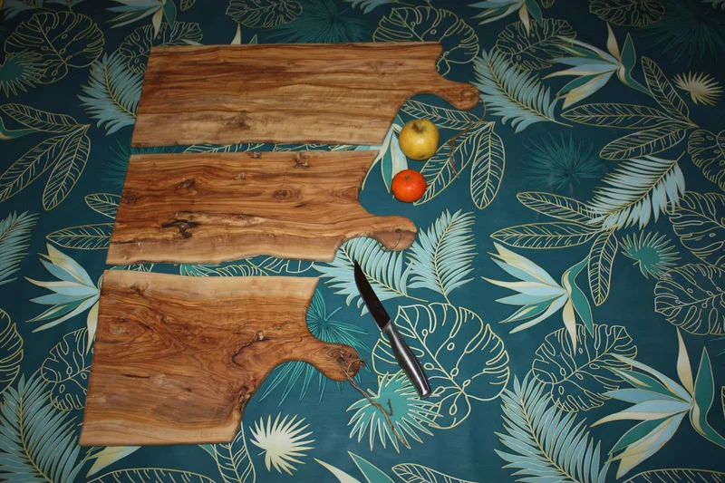 Planche à découper avec manche en BOIS d'OLIVIER - Plateau à Fromage, planchette apéro, dessous de plat ...