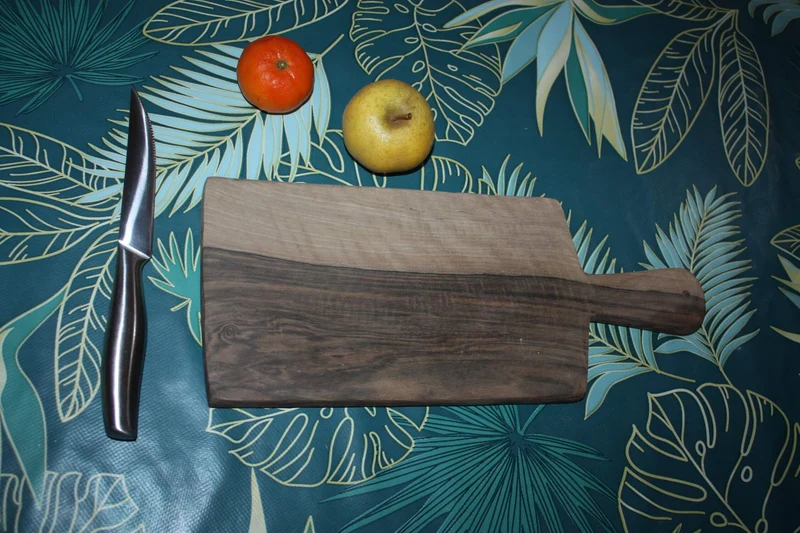 Planche à découper ARTISANALE en BOIS de NOYER - Plateau à Fromage, planchette apéro, dessous de plat ...