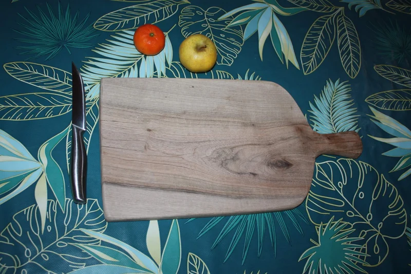 Planche à découper ARTISANALE en BOIS de NOYER - Plateau à Fromage, planchette apéro, dessous de plat ...