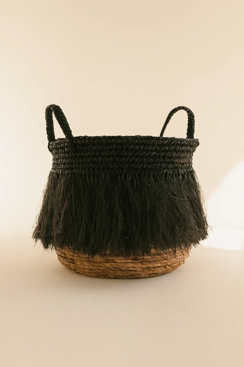 Tym - Panier à franges en raphia noir