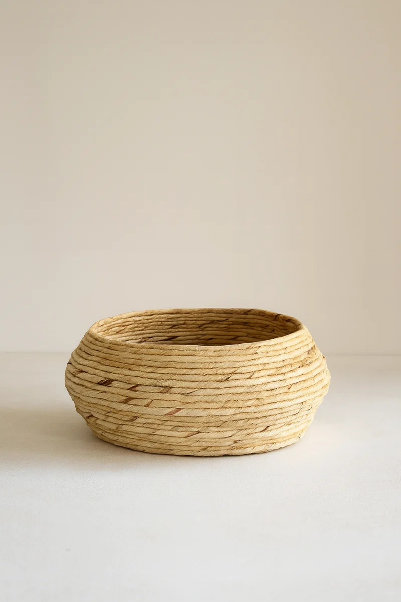 Dounia - Panier en abaca tressé à la main