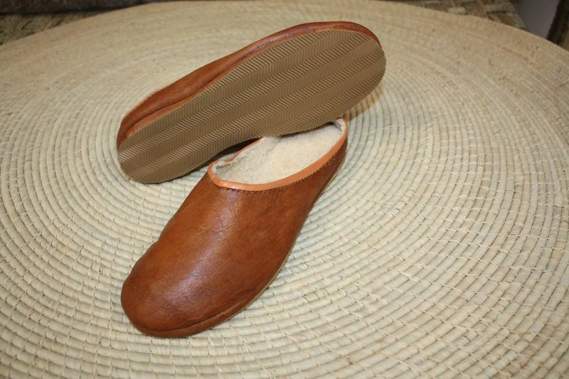 Confortables Chaussons ouverts en CUIR Camel - fourrure Chaude - Couture "cousu retourné" - Homme et Femme - Du 35 au 45